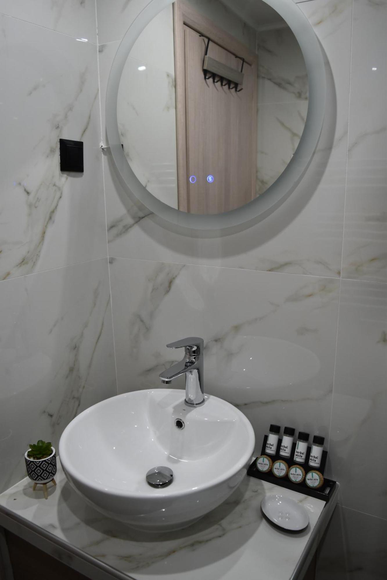 Pnoe Apartments Káto Loutrákion 外观 照片