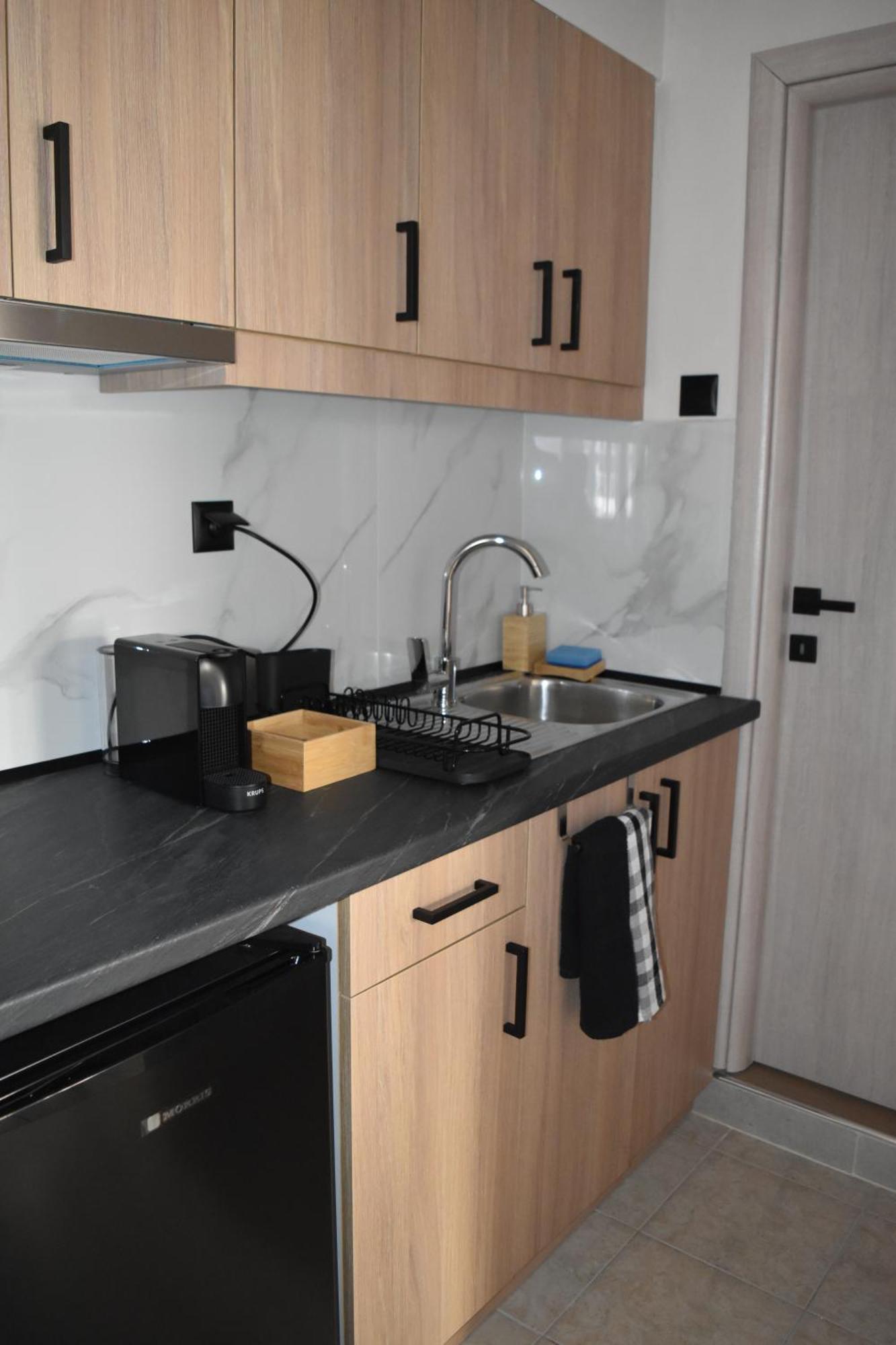 Pnoe Apartments Káto Loutrákion 外观 照片