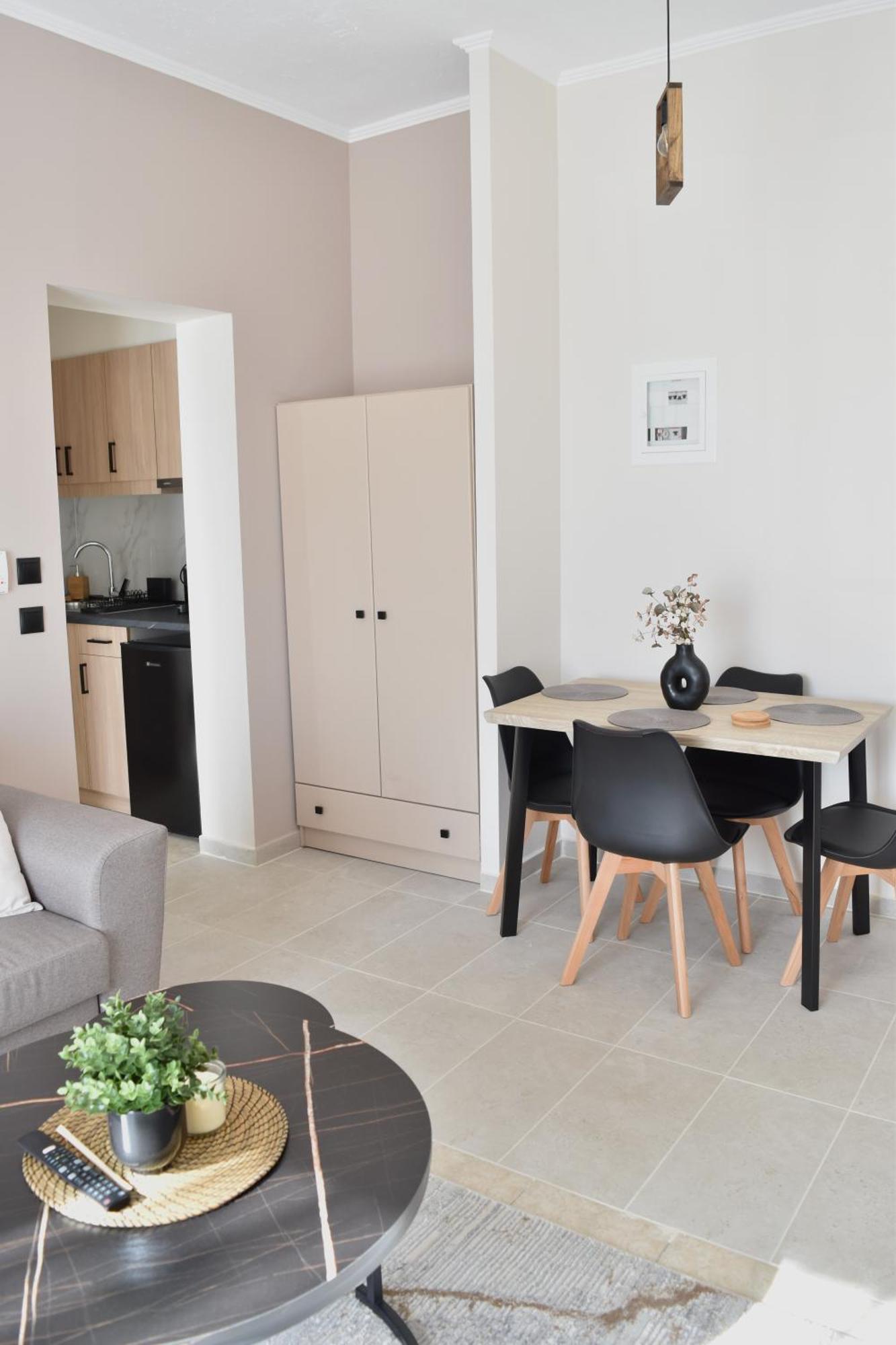 Pnoe Apartments Káto Loutrákion 外观 照片